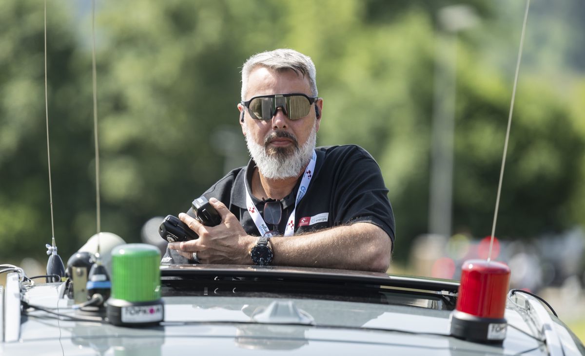 Event director Olivier Senn looks on during a 20 kilometres ride from Tuelersee to Oberwil-Lieli named "Gino Memorial Ride" which took place instead of the 6th stage to Oberwil-Lieli, at the 86th Tour de Suisse UCI World Tour cycling race, on Friday, June 16, 2023 in Chur, Switzerland. Racer Gino Maeder from Switzerland of Bahrain-Victorious died due to his injuries after a crash the day before. (KEYSTONE/Gian Ehrenzeller)