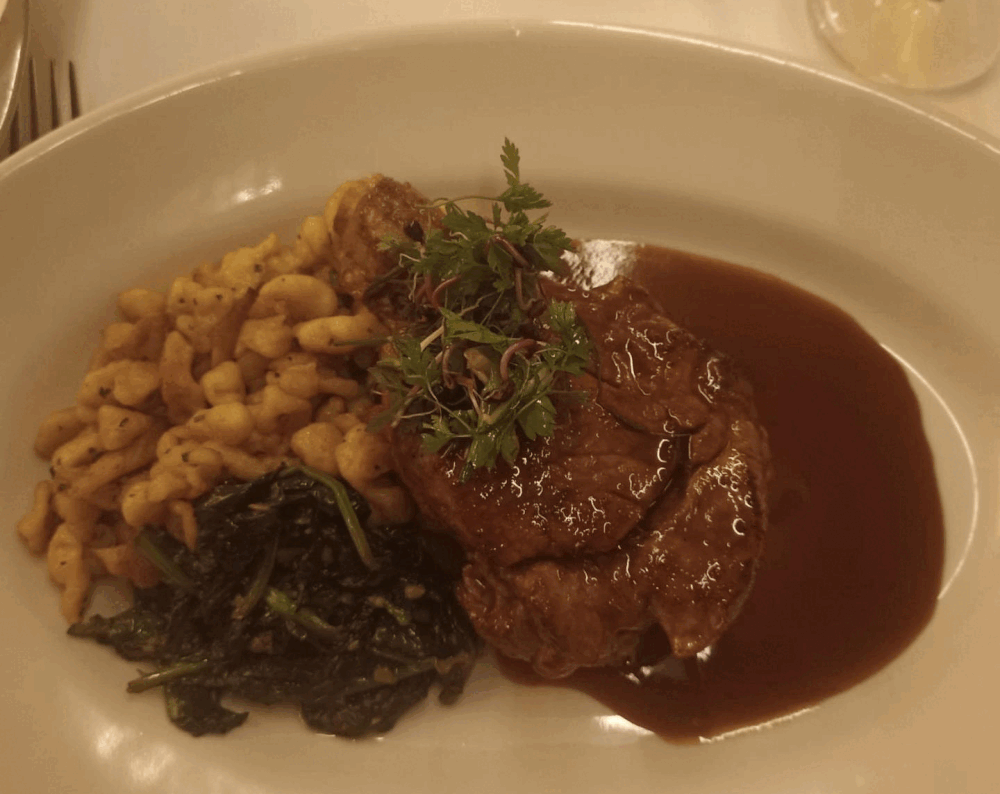 Casanova in Basel: Wo das Wiener Schnitzel Gäste verführt | Basler Zeitung