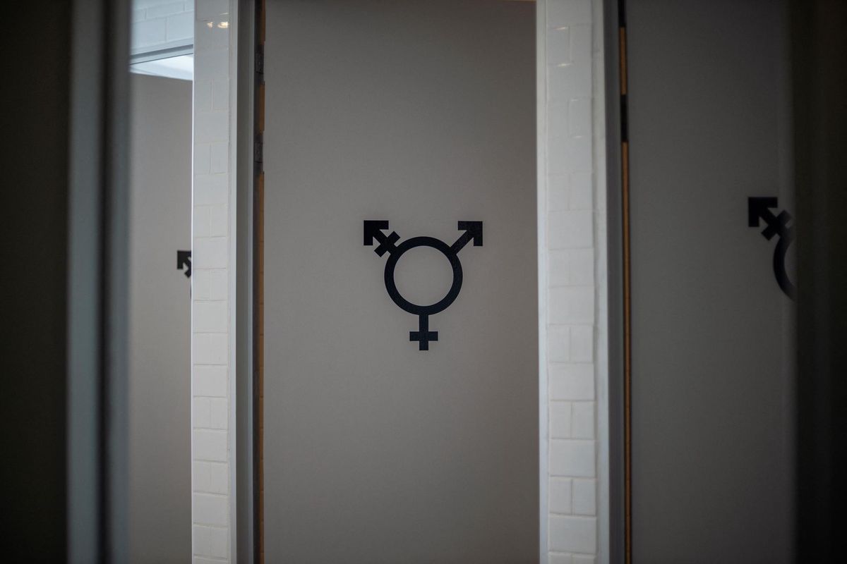 Des toilettes non genrées (comme ici aux Etats-Unis) devraient installées en ville de Zurich dès l’année prochaine. (Photo by Michele Spatari / AFP)