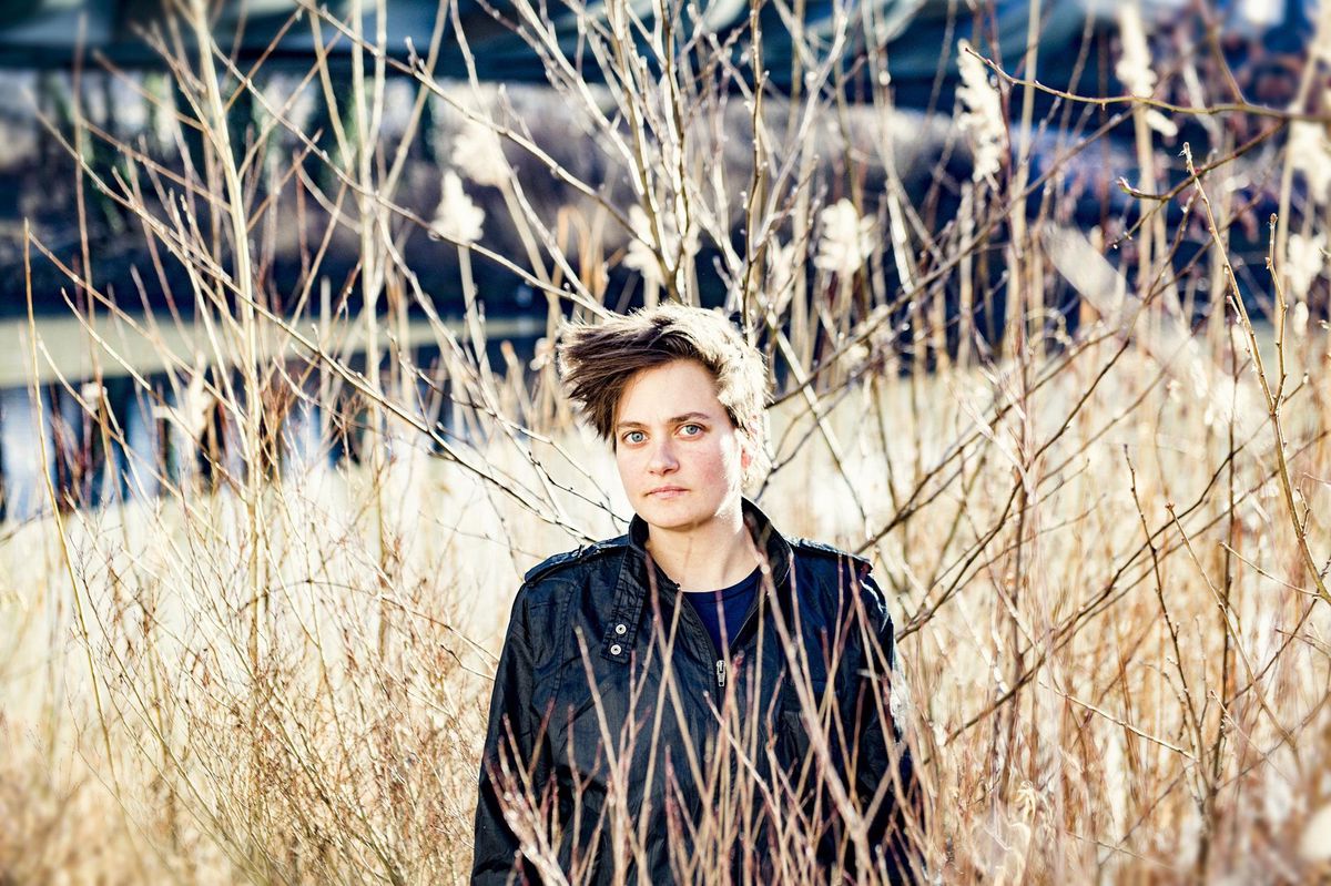 Dans son album «Hello Future Me», Émilie Zoé distille des messages adressés au futur, dans lesquels elle accueille avec bienveillance les transformations du monde.