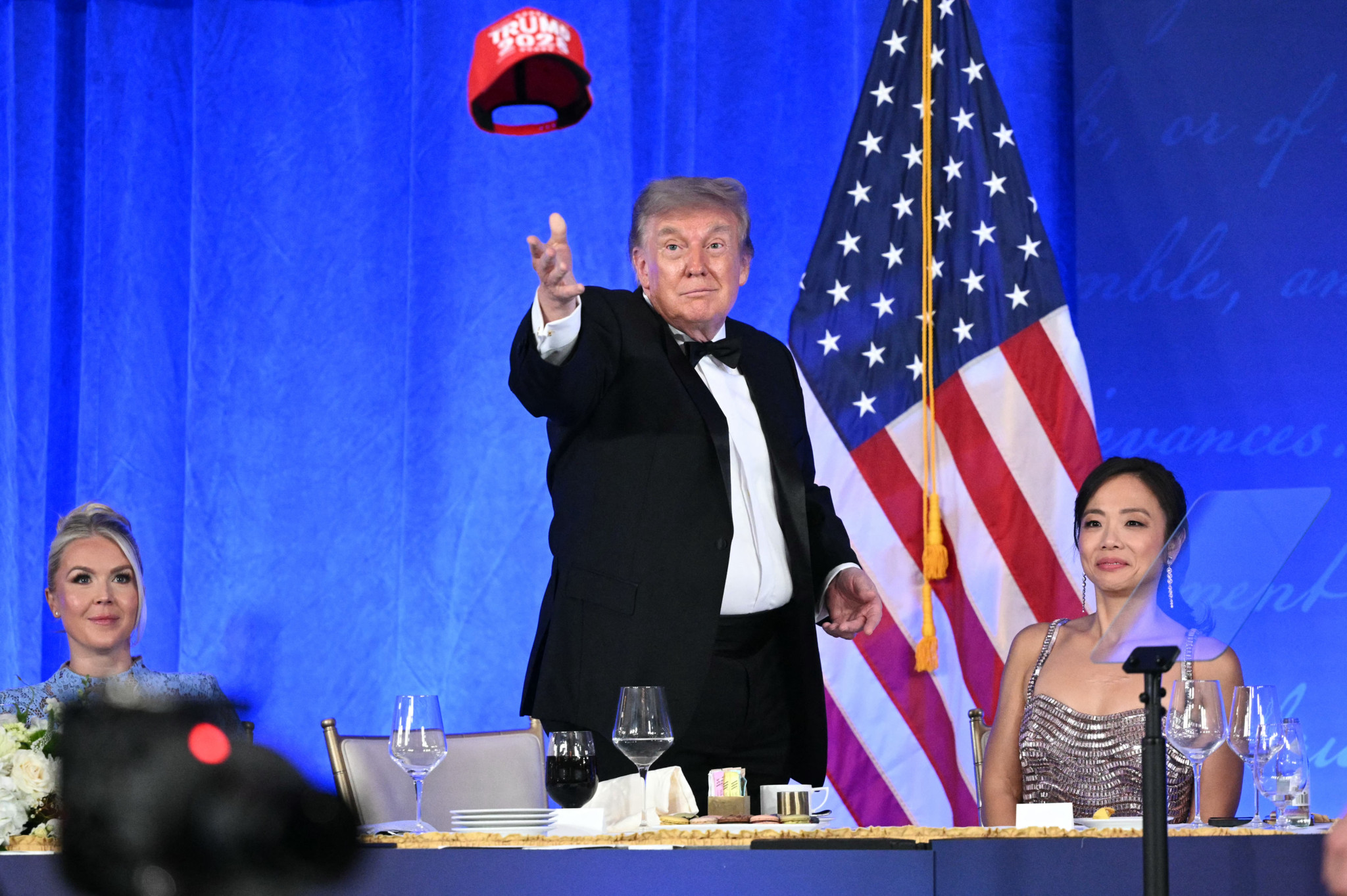 Korrespondenten-Dinner: Trump macht Witze vor Journalisten, dann wird es ziemlich still im Saal