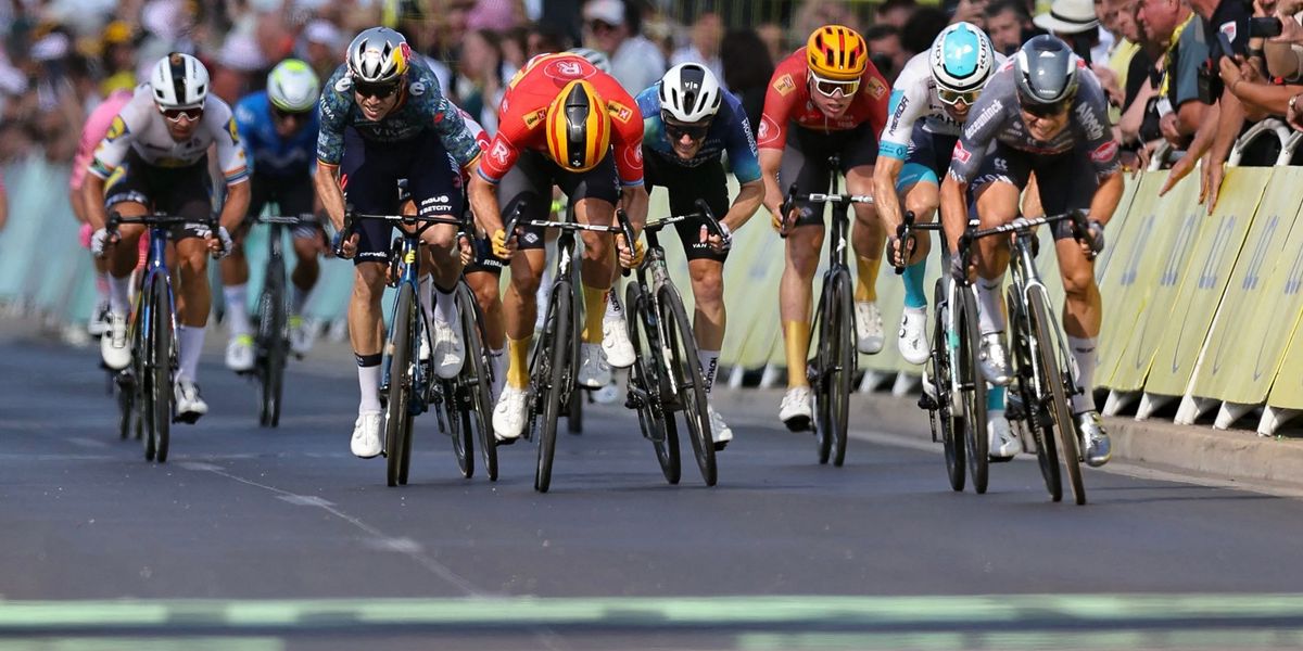 Alpecin-Deceuninck team's Belgian rider Jasper Philipsen (R) sprints to the finish line to win ahead of second-placed Bahrain - Victorious team's German rider Phil Bauhaus (2nd R) during the 16th stage of the 111th edition of the Tour de France cycling race, 188,6 km between Gruissan and Nimes, southern France, on July 16, 2024. (Photo by Thomas SAMSON / AFP)