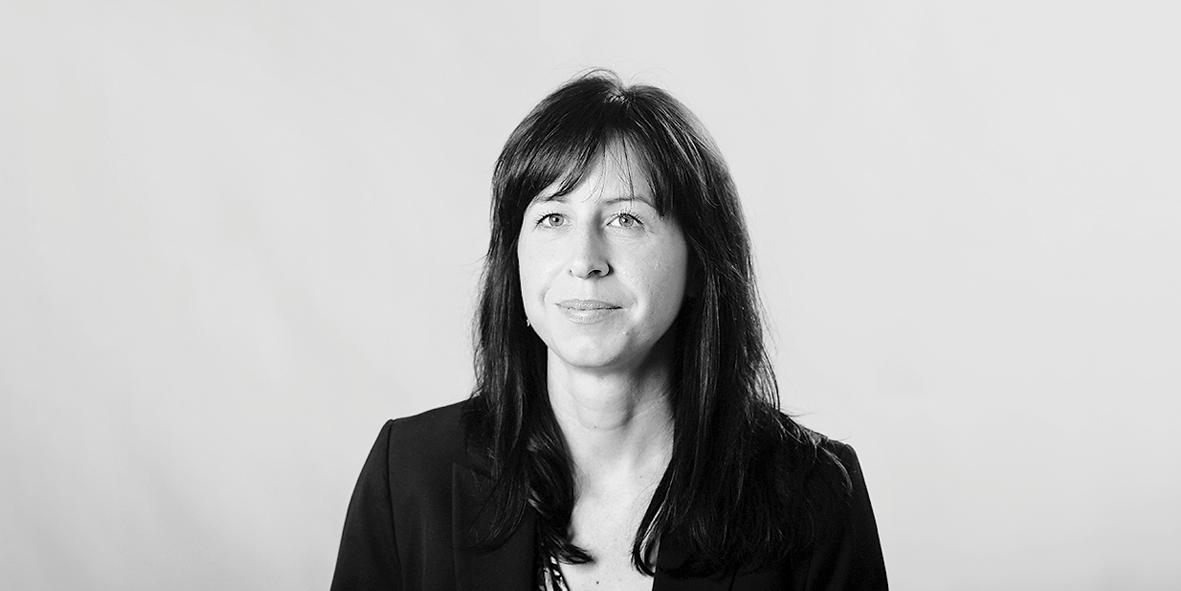 Ein verheiratete Frau füllt eine Steuererklärung aus (Symbolbild 2016).
