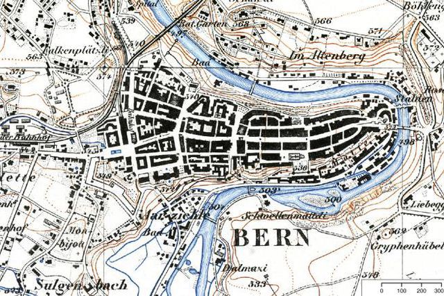Die historische Karte links (Siegfriedkarte, 1870–1922) zeigt die Stadt Bern, als sie noch wesentlich weniger überbaut war als heute.