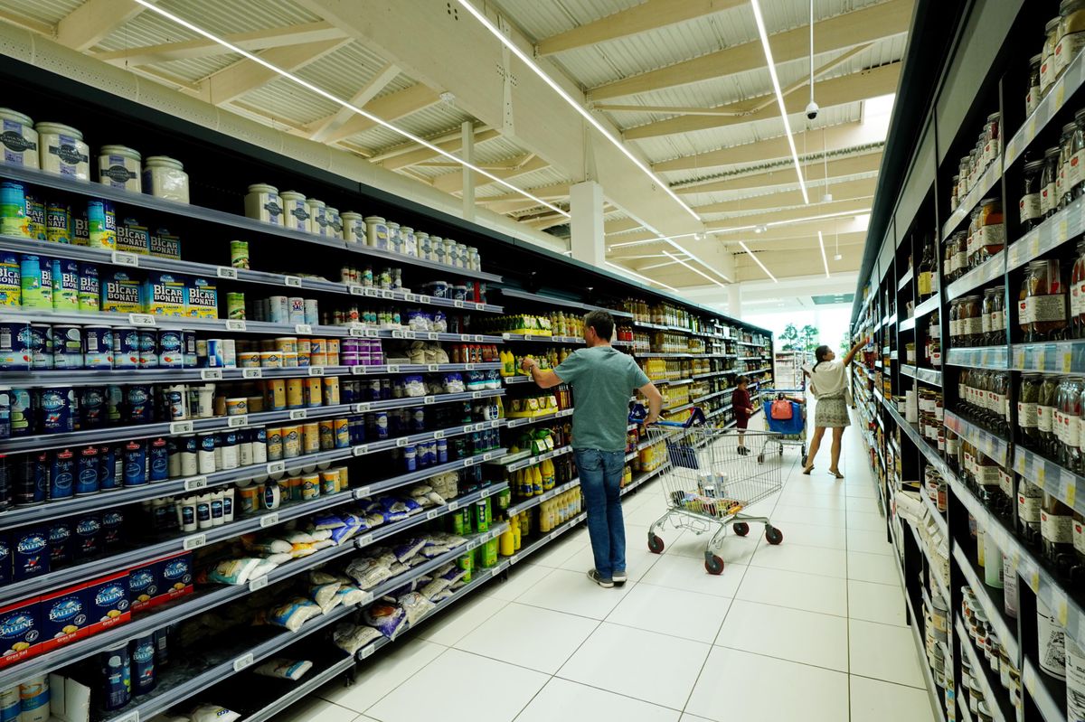 Dans les rayons en France, les prix des aliments ont augmenté en avril de 14,9% sur un an. C’est trois fois plus  qu’en Suisse sur la même période.