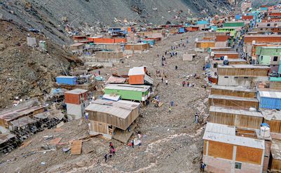 18 morts et 20 disparus dans les glissements de terrain