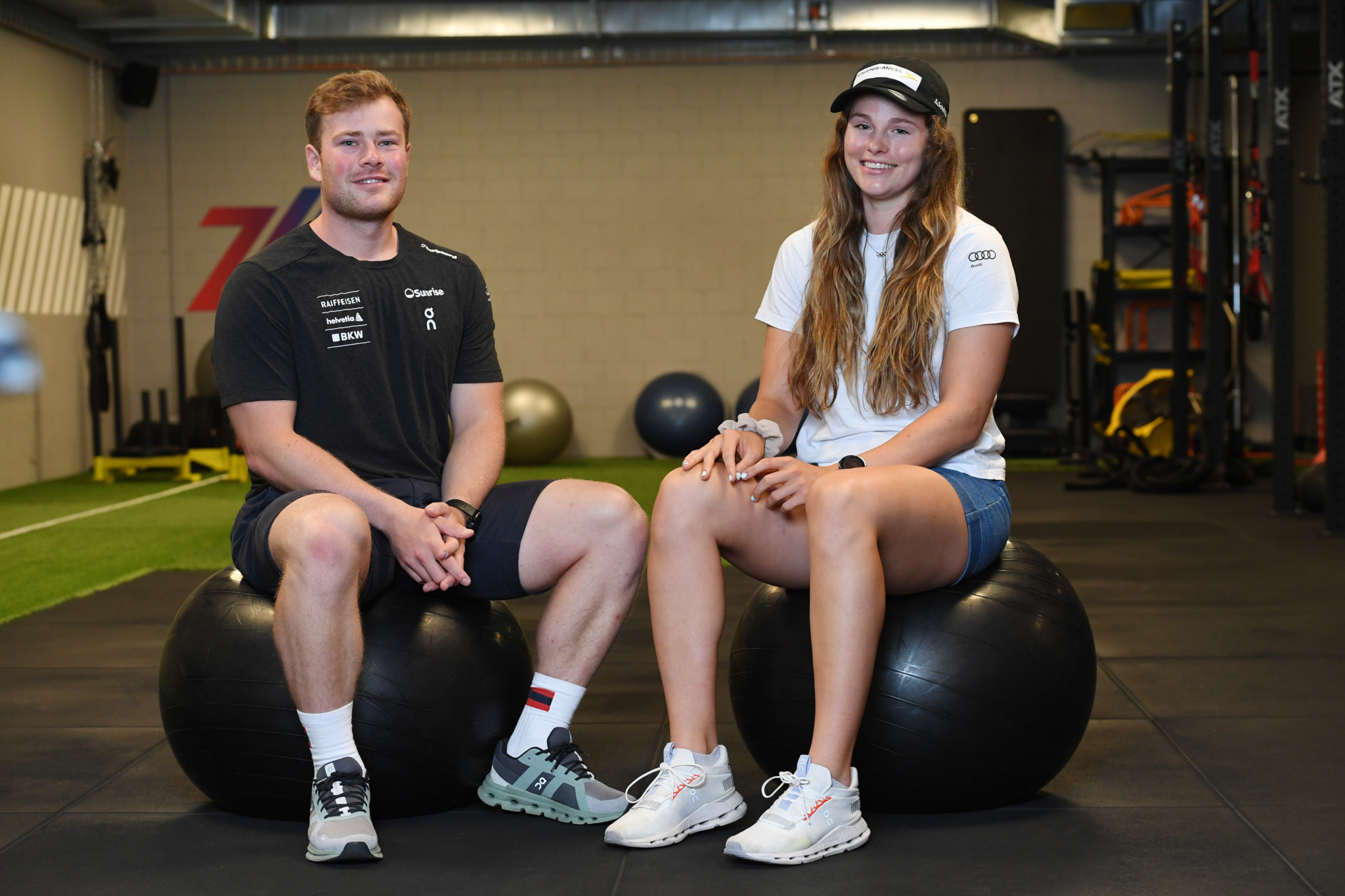 Kalle Koblet und Saskja Lack bereiten sich im Fitnesskeller der Win4 auf die kommende Saison vor – von Trainingskoller wollen sie nichts wissen.