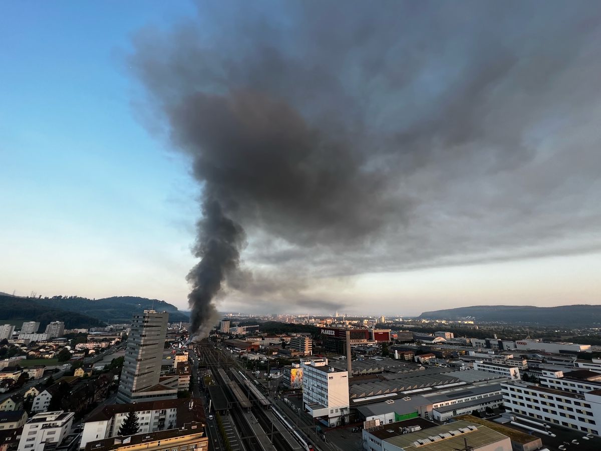 Zugverkehr unterbrochen Brand am Bahnhof in Pratteln TagesAnzeiger