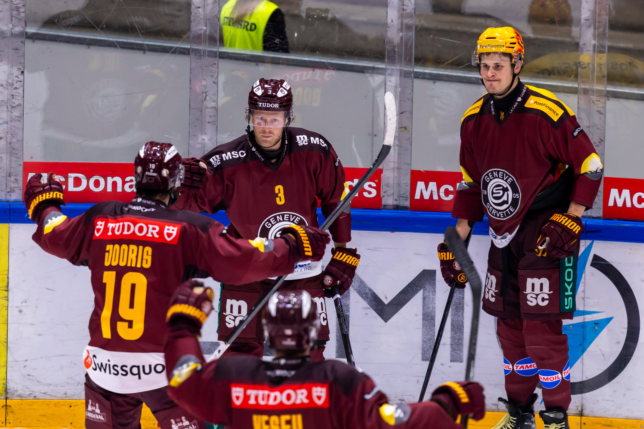 National League: Puljujärvi prolonge, Boqvist marque, et Genève-Servette renverse Langnau: une soirée parfaite aux Vernets