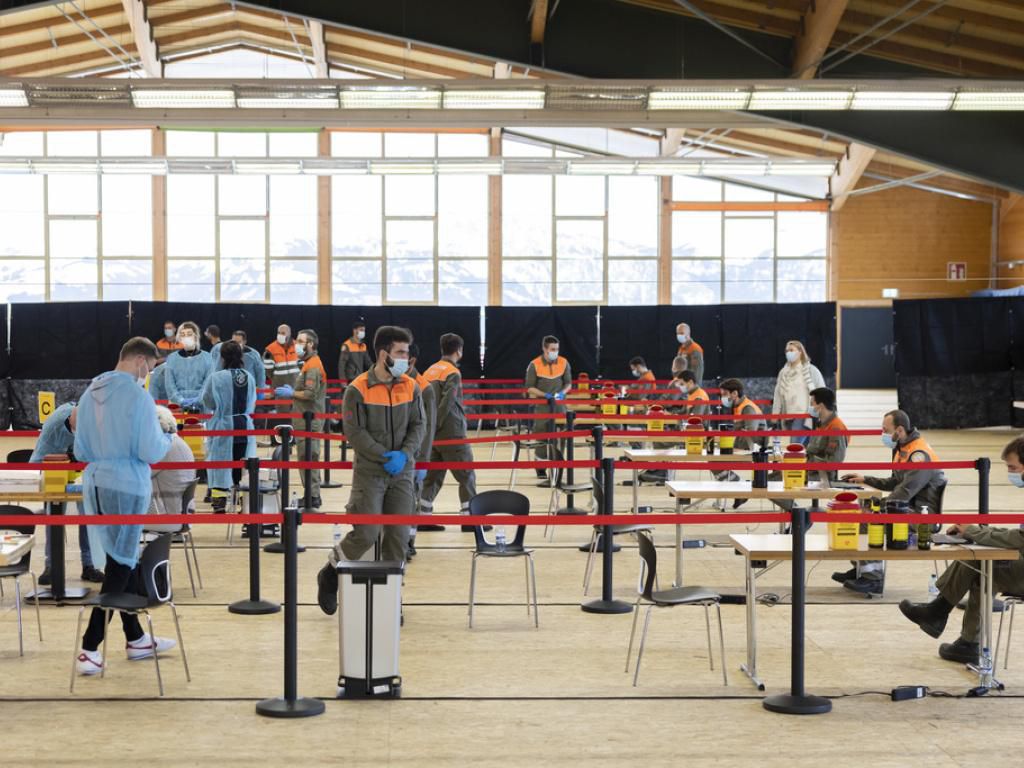 Les tests se font sur une base volontaire et sans rendez-vous, sont gratuits et s'adressent à toute personne dès 12 ans, y compris à la population qui ne réside pas dans l'une des trois stations de ski. Les résultats sont envoyés par SMS environ 15 minutes après le test.