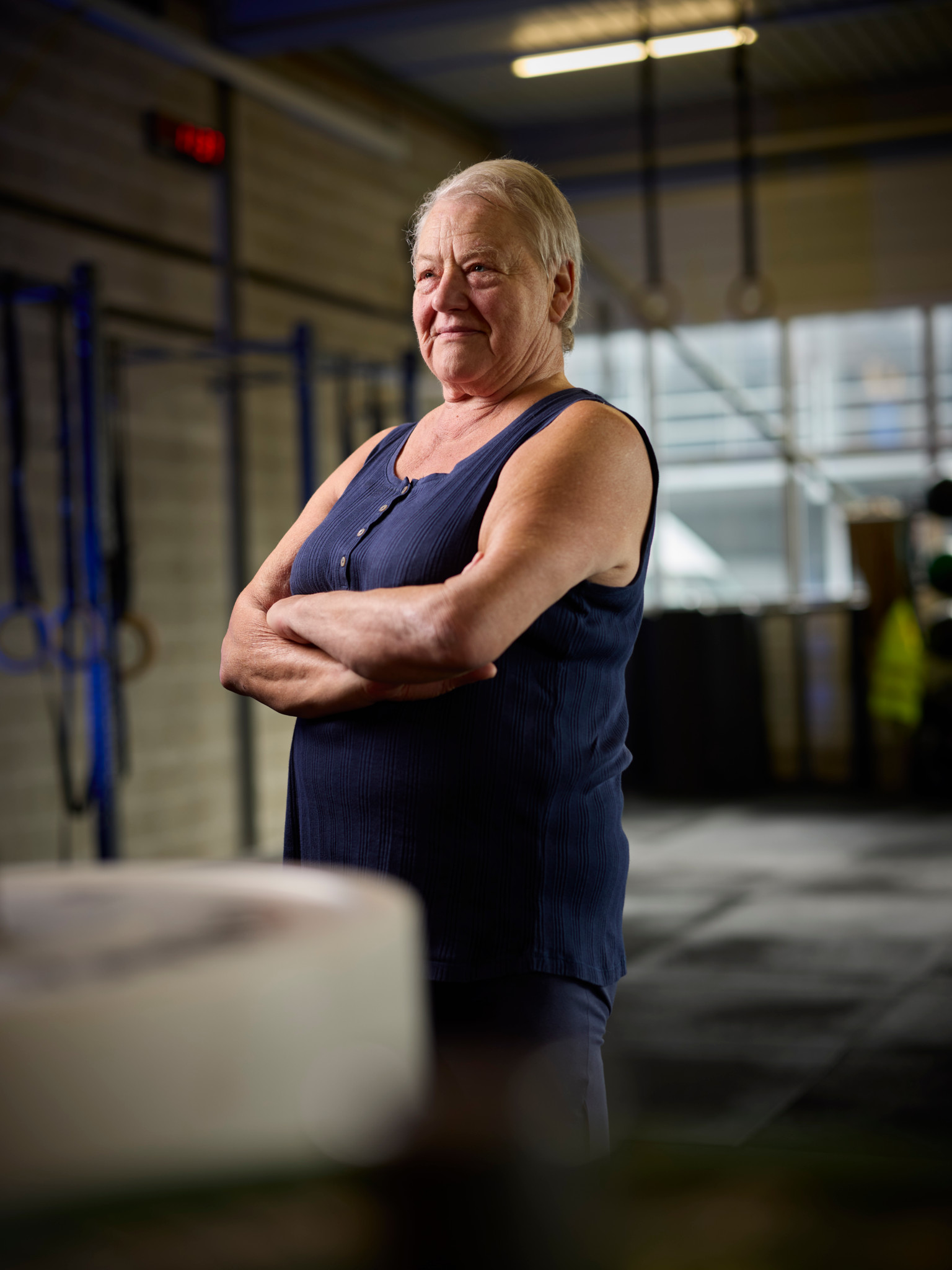 Cressier, le 3 octobre 2024. Raymonde, participante du cours Master, pour les senior, le jeudi au Crossfit 975.   Photo Yvain Genevay / Le Matin Dimanche
