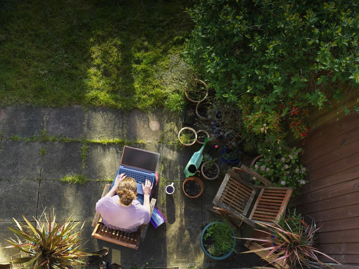 Certains employés frontaliers ne sont pas retournés au bureau depuis deux ans. Le choc pourrait être réel.