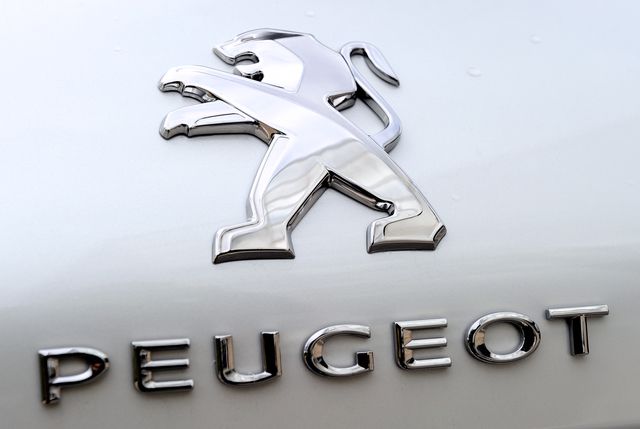 Le groupe PSA Peugeot Citroën confirme négocier une arrivée du Chinois Dongfeng à son capital,pour se sortir de la crise et vaincre l'euro fort.