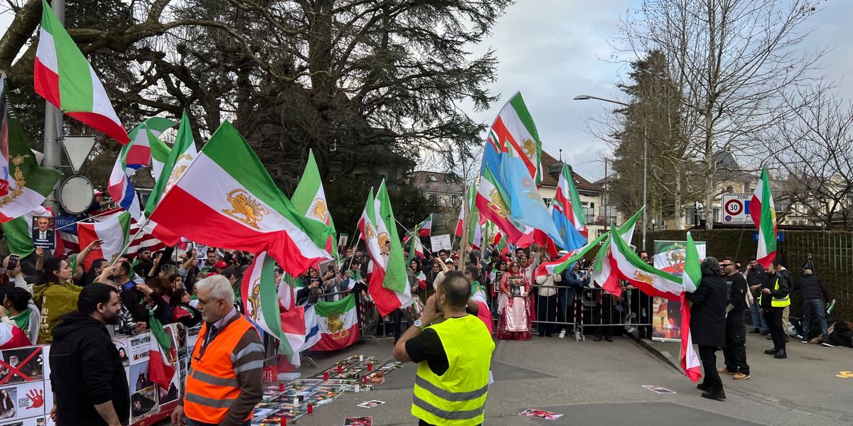 Bern: 200 people demonstrated in front of the Iranian embassy