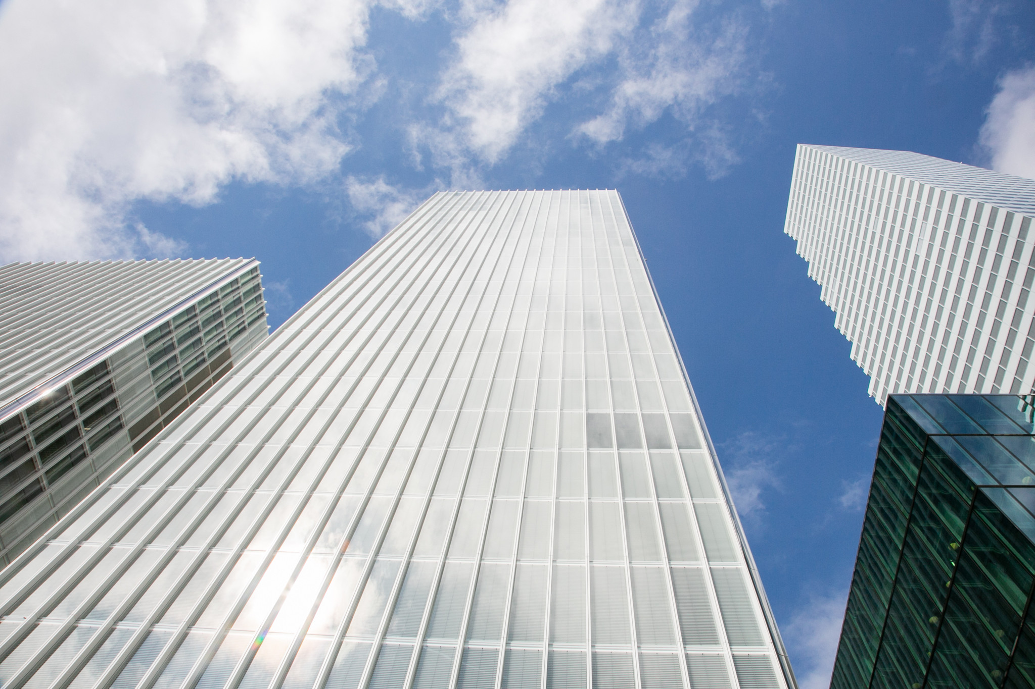 Blick auf das Roche Campus Basel, Bau 7, ein Entwicklungs- und Forschungszentrum. DrittgrÃ¶sstes GebÃ¤ude auf dem Campus.