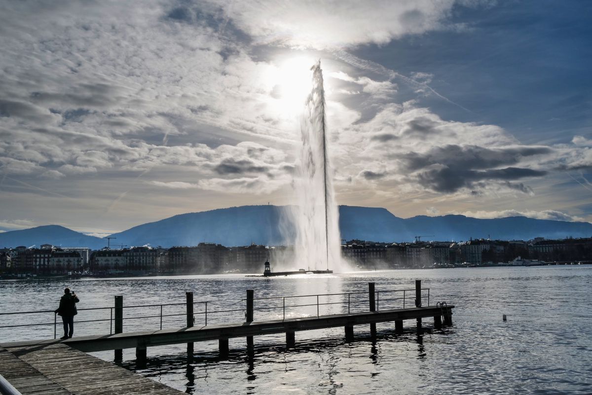 Genève 2023/12/29Jet d'eau Genève depuis le Bains des Paquis.