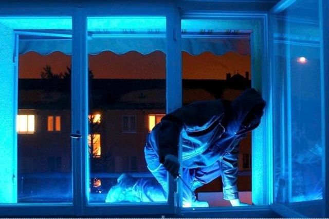 Les voleurs préfèrent aussi cambrioler en ville plutôt qu'à la campagne, pour se fondre dans la masse en toute discrétion.