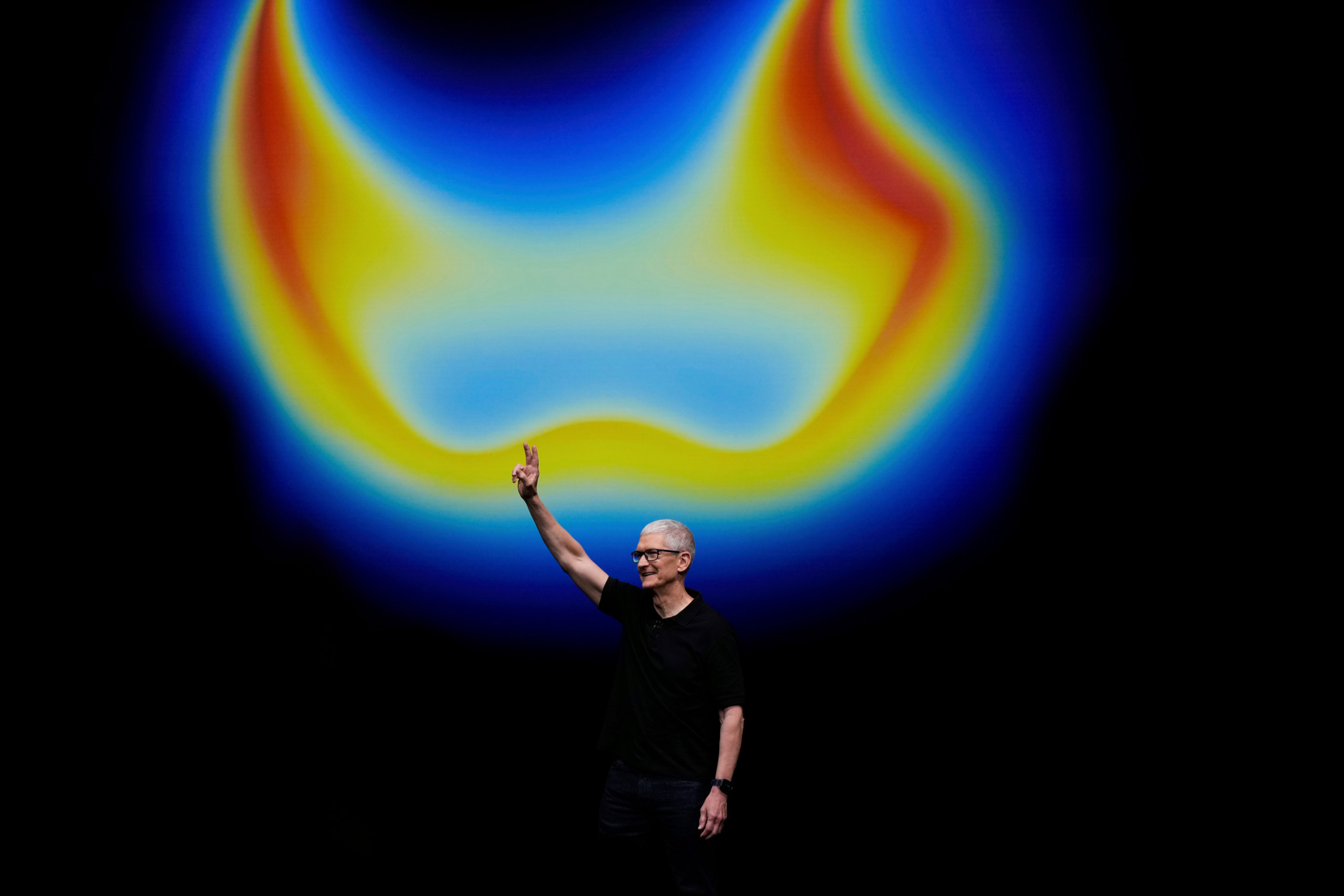 New Apple boss: Tim Cook resigns? No way, he won't be gone any time soon