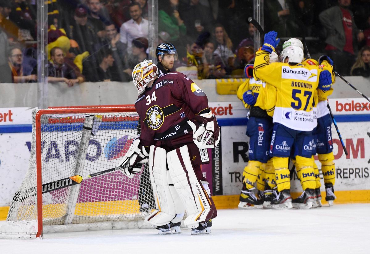 La joie des Davosiens après avoir inscrit le troisième but à Gauthier Descloux.