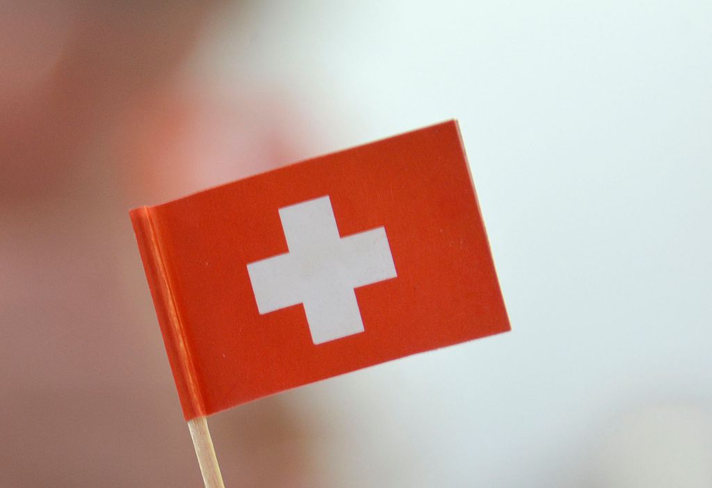 Un drapeau suisse.