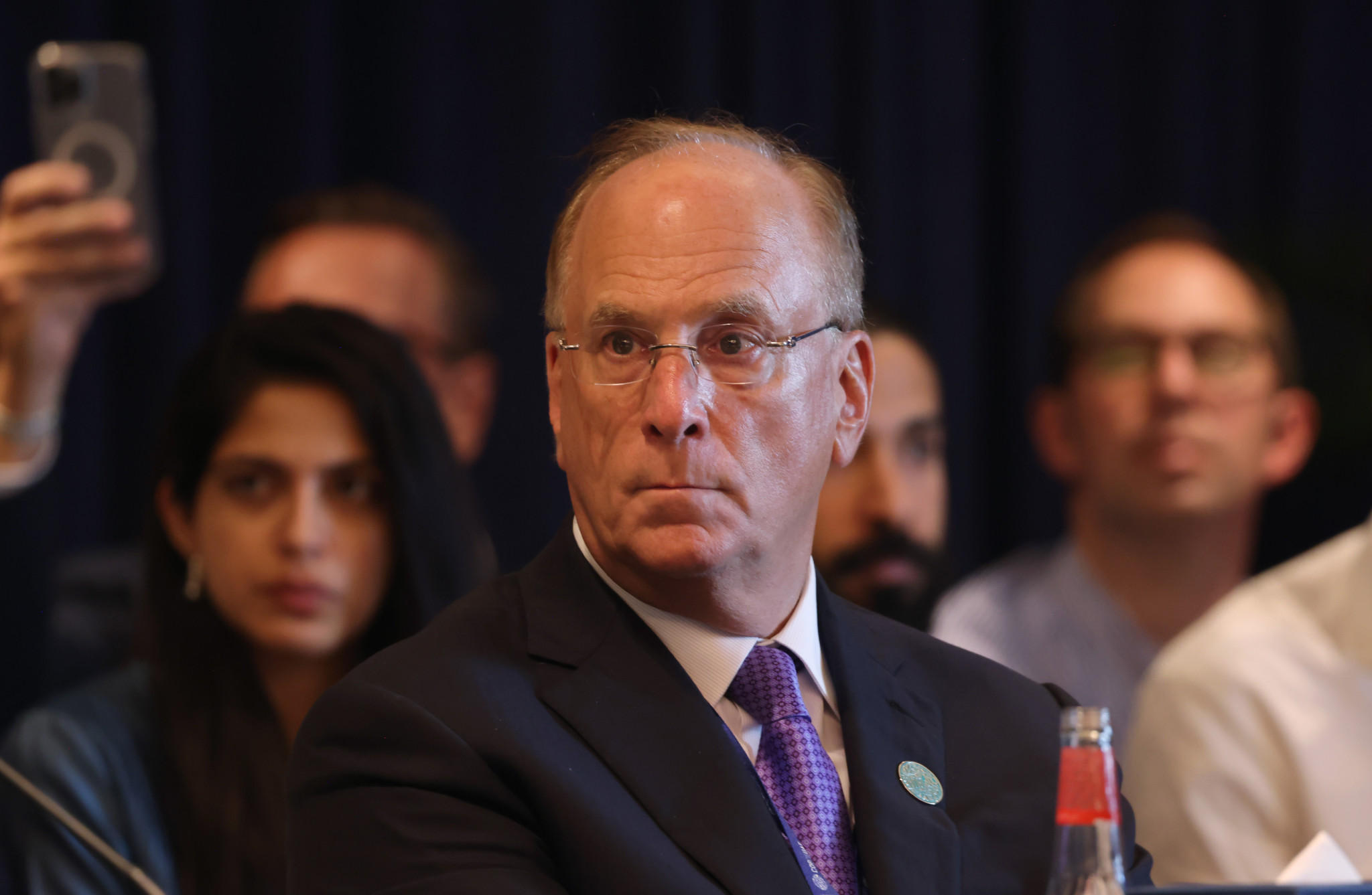 Davos: Larry Fink holt Trump zum WEF mit Rekordzahlen