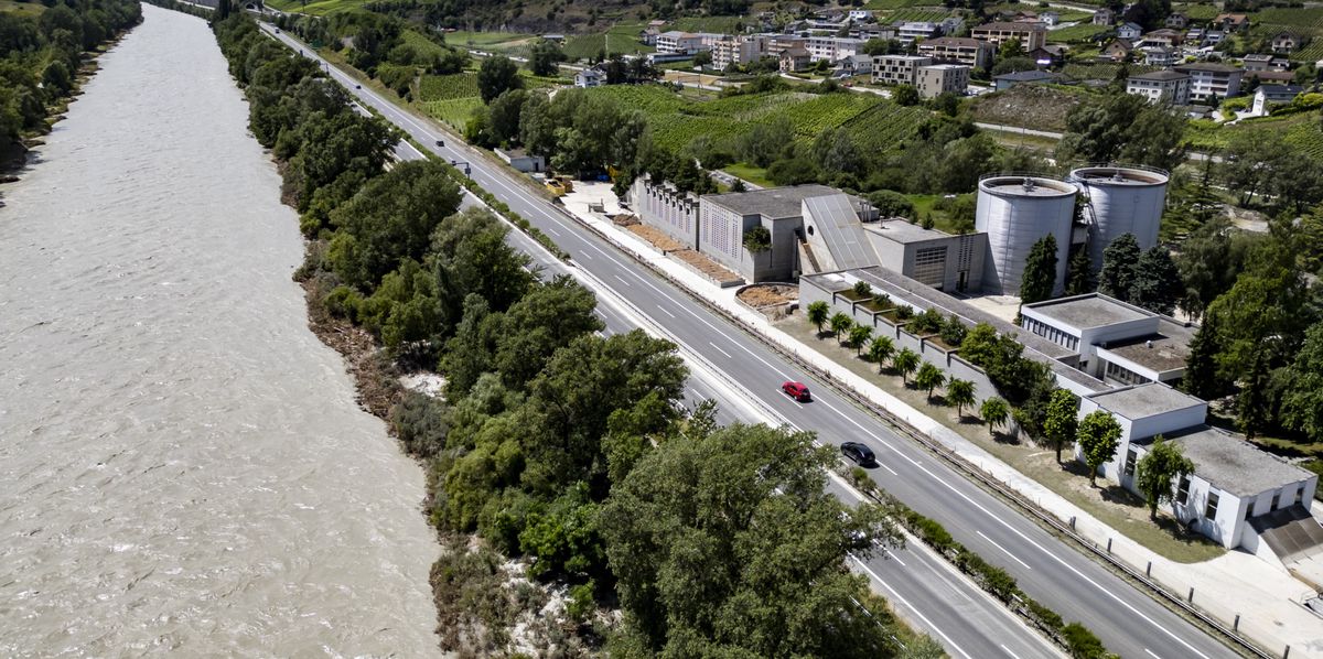 Une vue aérienne de la STEP de Sierre-Noës, mardi.
