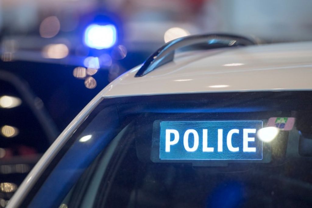 Il tente de vendre de la drogue à des policiers