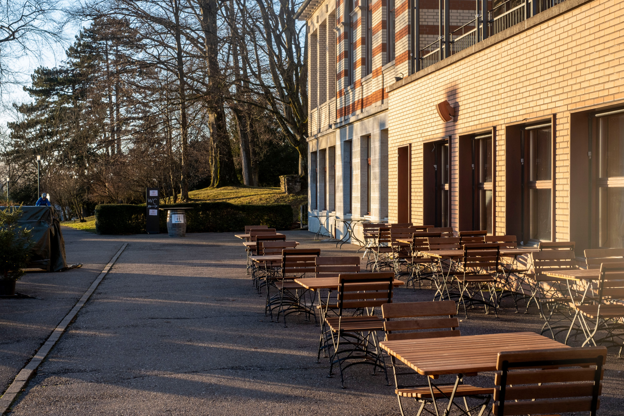 Raubüberfall in Zürich: Mann überfällt Hotel am Zürichberg und flüchtet mit Bargeld