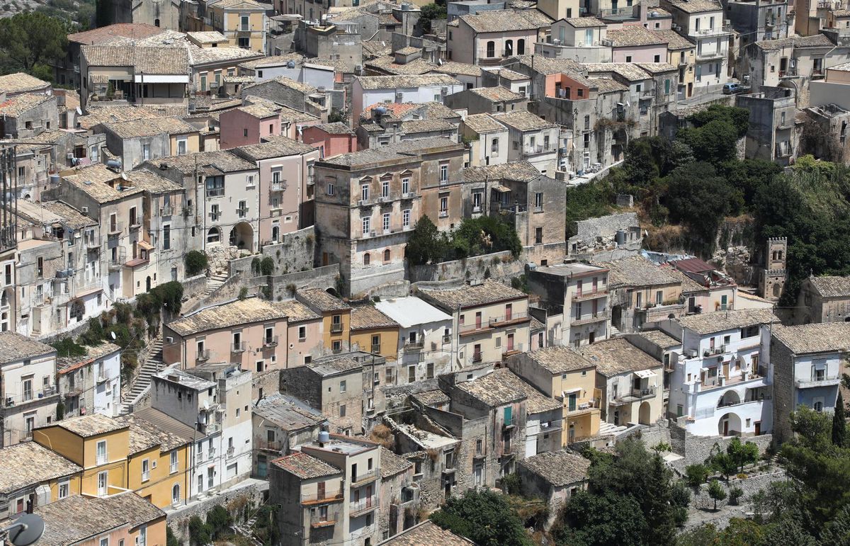 Le maire de Syracuse (photo), Francesco Italia, a fait état de «nombreuses personnes descendues dans la rue par peur».