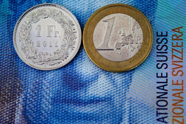 Le FMI recommande de maintenir le cours plancher de 1,20 franc pour 1 euro.