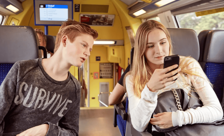«Une catastrophe! Nous devons éloigner les enfants des écrans»