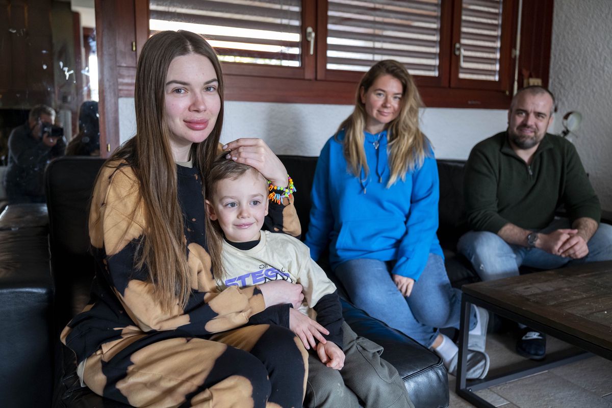Alyona et son fils Ivan, ainsi qu’Olena, ont fuit leur pays en guerre. Elles ont trouvé refuge chez Ostap Nekhoda, un habitant de Commugny aux origines ukrainiennes.