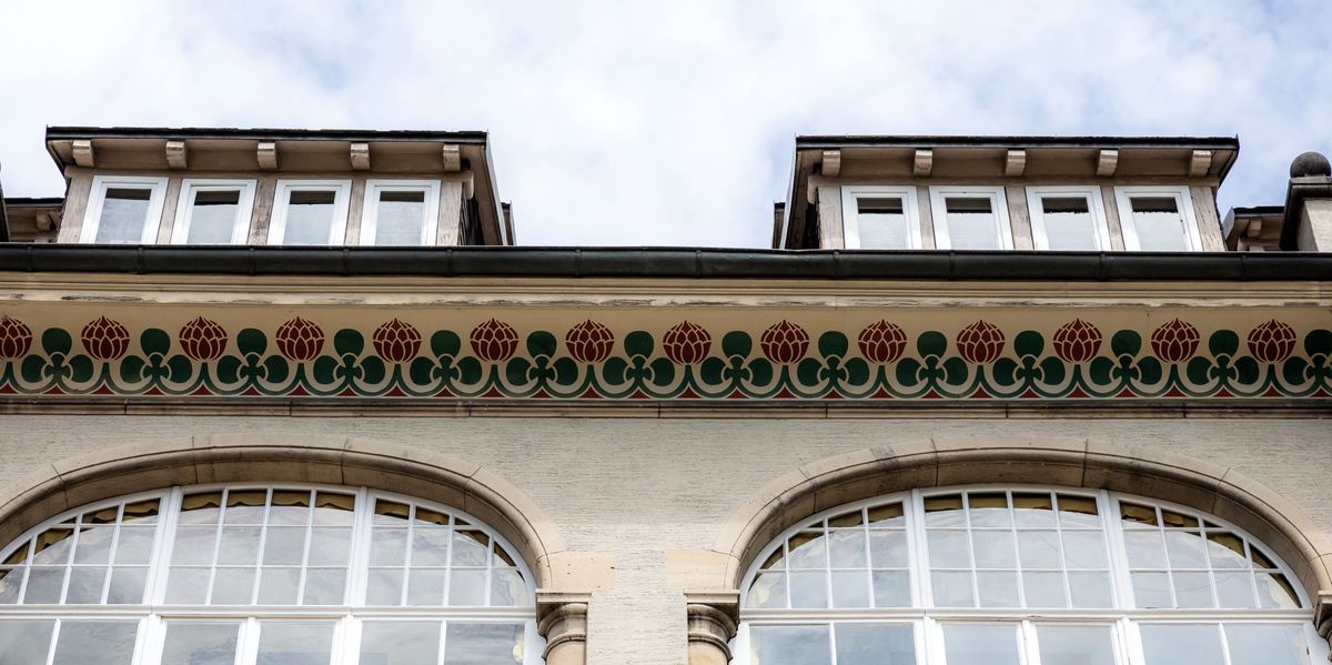 BaZ-Sommerr-tsel-mit-minu-Nummer-4-An-diesem-Berg-steht-die-Mauer-der-Schande-