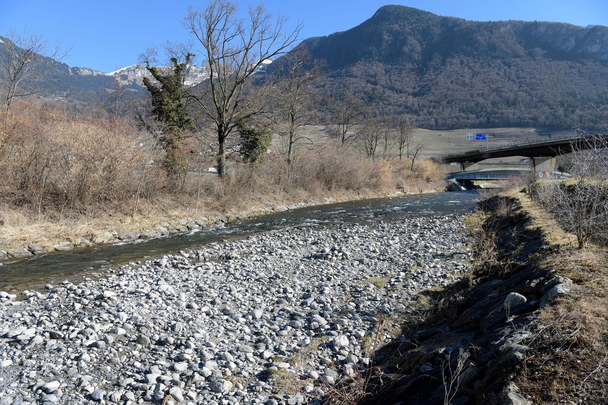 Le niveau de la rivière de la Grande Eau, qui prend sa source aux Diablerets, est bas en raison du peu de précipitation durant le mois de février.