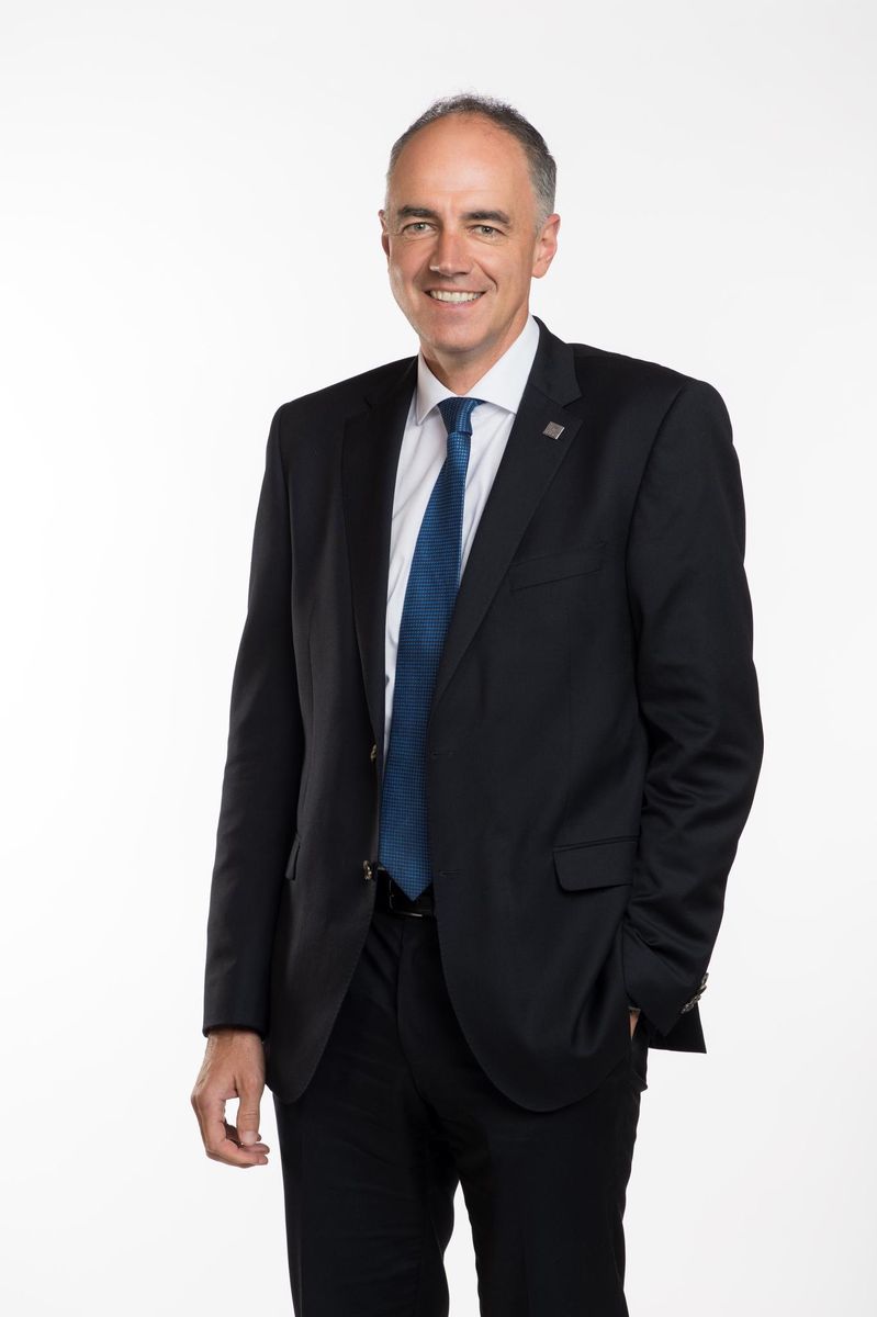 «Ab kommendem Montag wird die Regel im gesamten Kanton eingeführt», weil nicht alle Schulen gleichzeitig anfangen», bestätigt der Walliser Bildungsminister Christophe Darbellay auf Anfrage. «Ab kommendem Montag wird die Regel im gesamten Kanton eingeführt», weil nicht alle Schulen gleichzeitig anfangen», bestätigt der Walliser Bildungsminister Christophe Darbellay auf Anfrage.