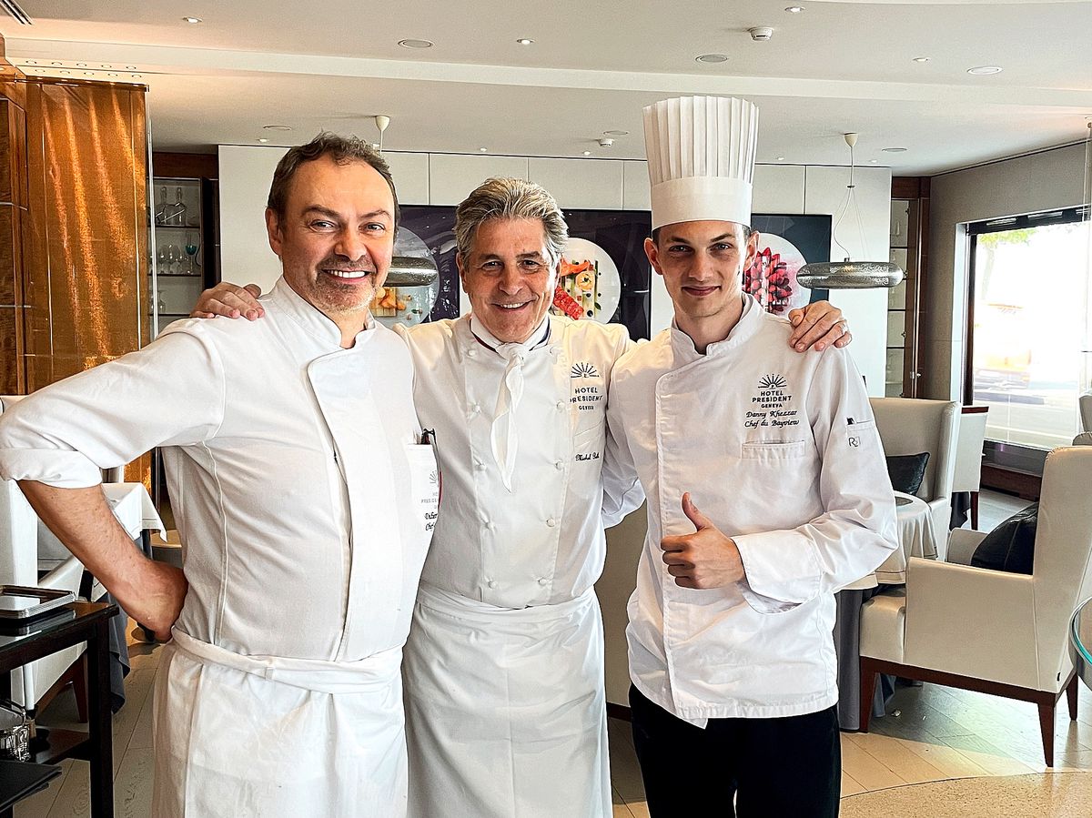 Michel Roth entouré de son chef pâtissier Didier Steudler et du jeune prodige Danny Khezza (à droite).