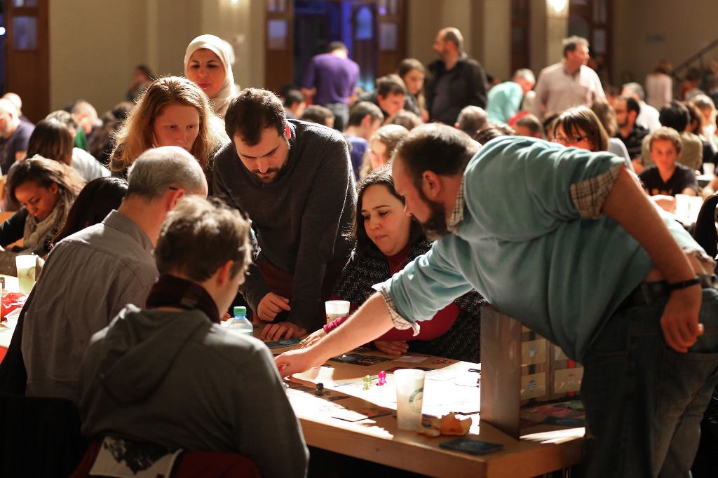 Dopés au jeu, des centaines de mordus veillent jusqu’au petit matin