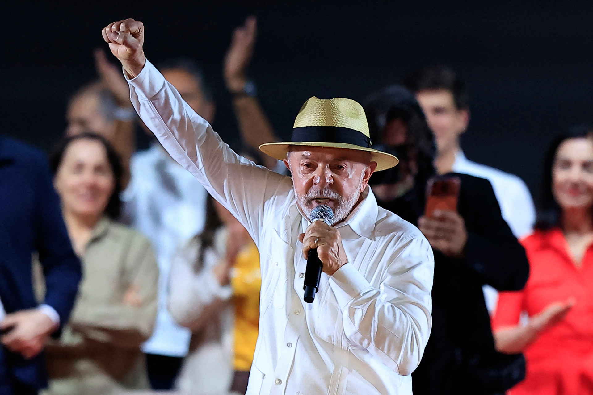 Présidentielle au Brésil: Lula, 80 ans, se lance dans la course pour un quatrième mandat