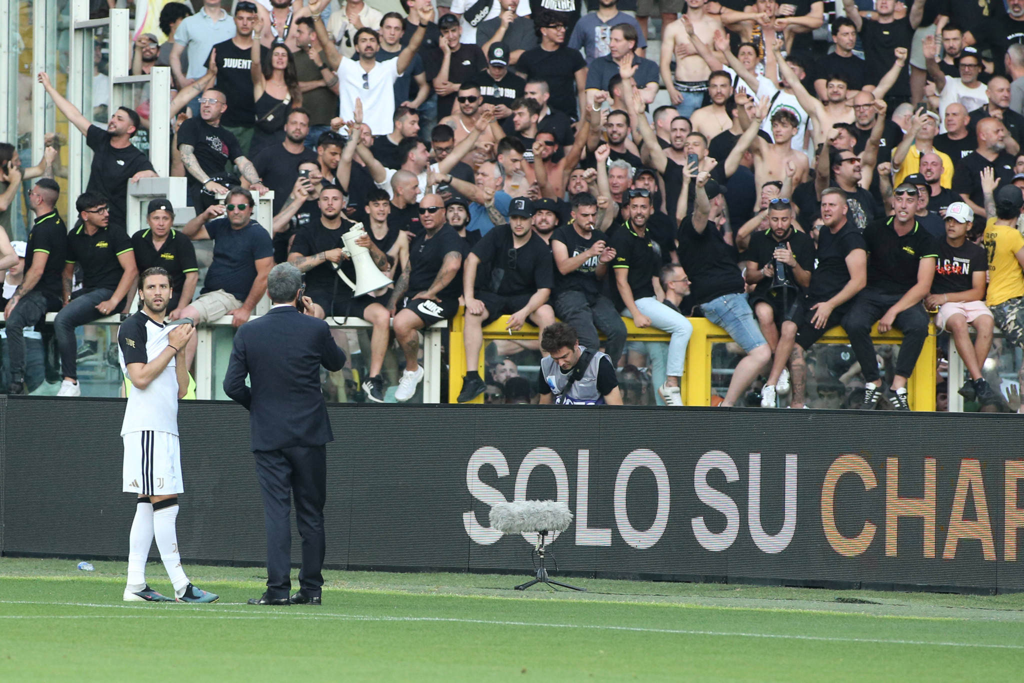 Turbulentes Ende der Serie A: Krawalle vor Turiner Derby, drei Rote Karten innerhalb einer Minute und Milan verspielt die Champions League