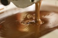 Drastischer Preisanstieg: Barry Callebaut prüft Alternativen zum knappen Kakao