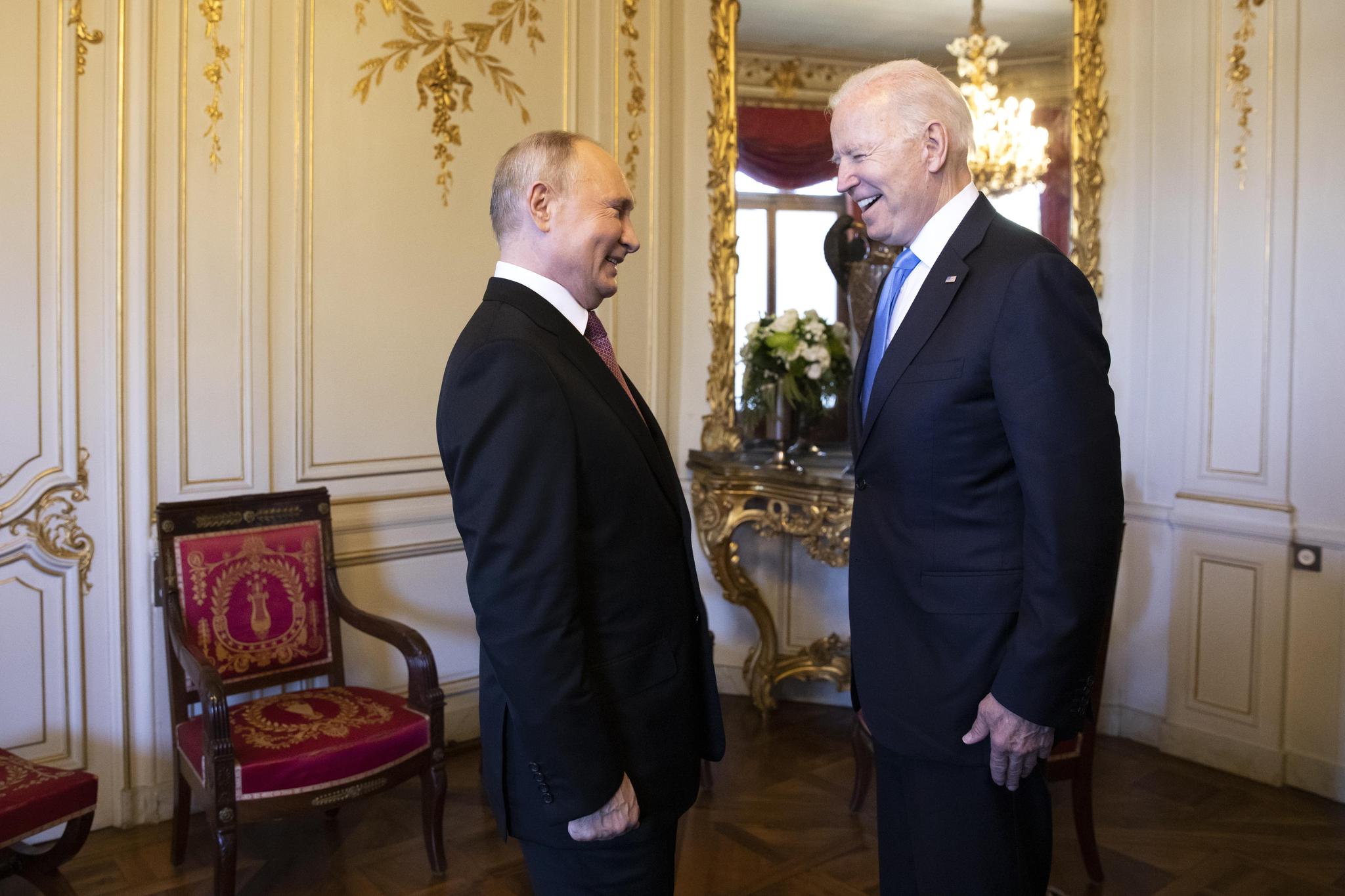 Vladimir Poutine et Joe Biden lors de leur rencontre à Genève. Pas besoin d’affection entre eux, les deux sont dans la realpolitik et savent qu’ils doivent trouver un accord sur leurs désaccords.