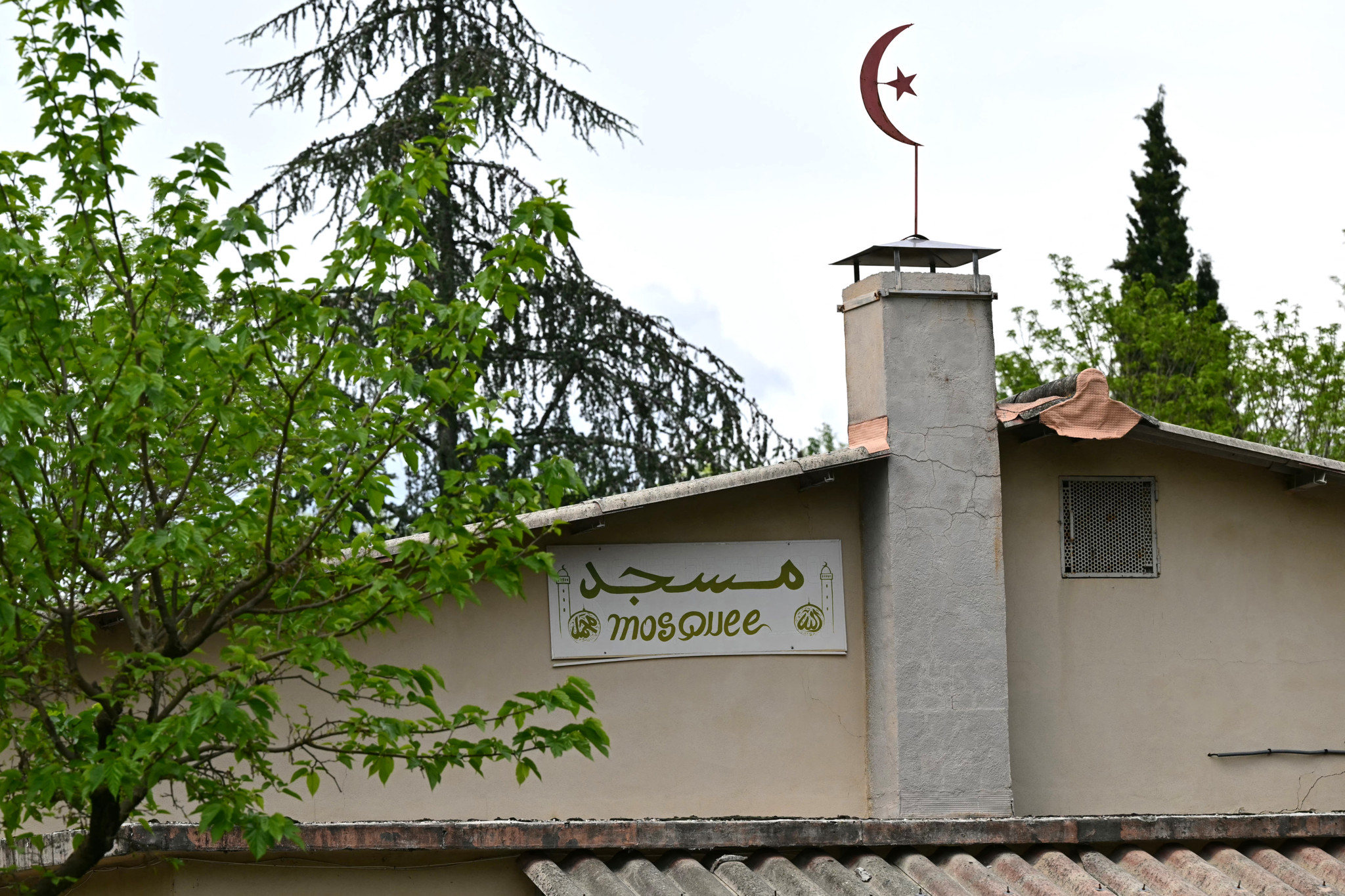 Vue de la mosquée Khadija à La Grand-Combe, France, le 27 avril 2025, suite au meurtre d’un fidèle nommé Aboubakar à l’intérieur.