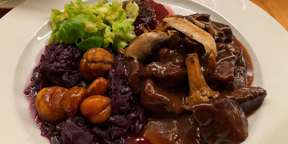 ヴィンタートゥール: 旧市街にあるレストラン クローネでは狩猟肉を提供しています