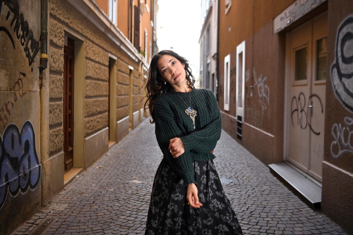 Delia Meshlir bientôt dans la lumière de son nouvel album, un «Calling The Unknown» aux litanies romantiques.