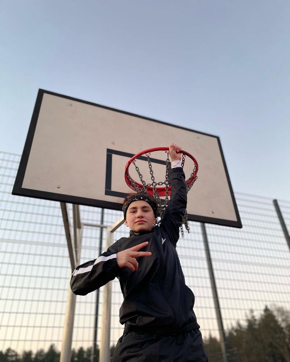 «CocaCola» Jüngster Rapper Deutschlands Lil M (12) liefert den Sommerhit des Jahres L «CocaCola» Jüngster Rapper Deutschlands Lil M (12) liefert den Sommerhit des Jahres L