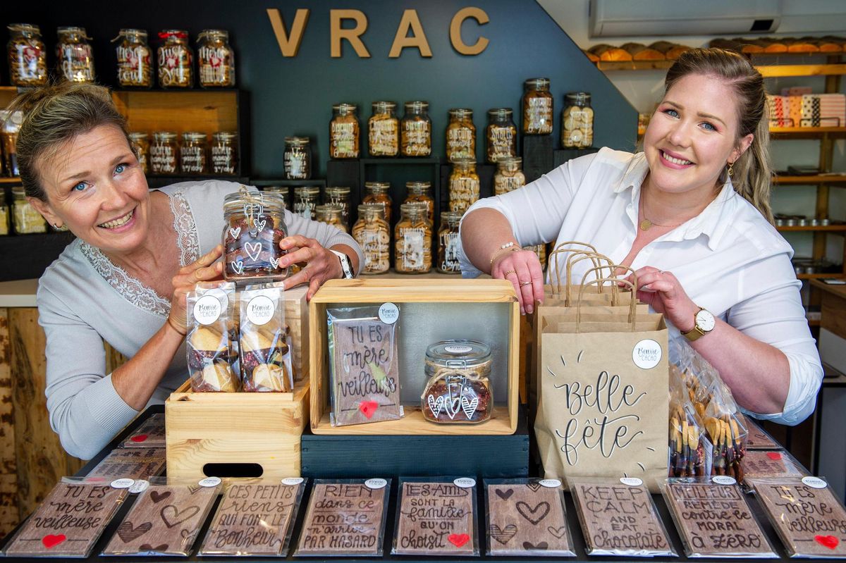 Christine Kehren et sa fille Caroline dans leur boutique de Remaufens. 