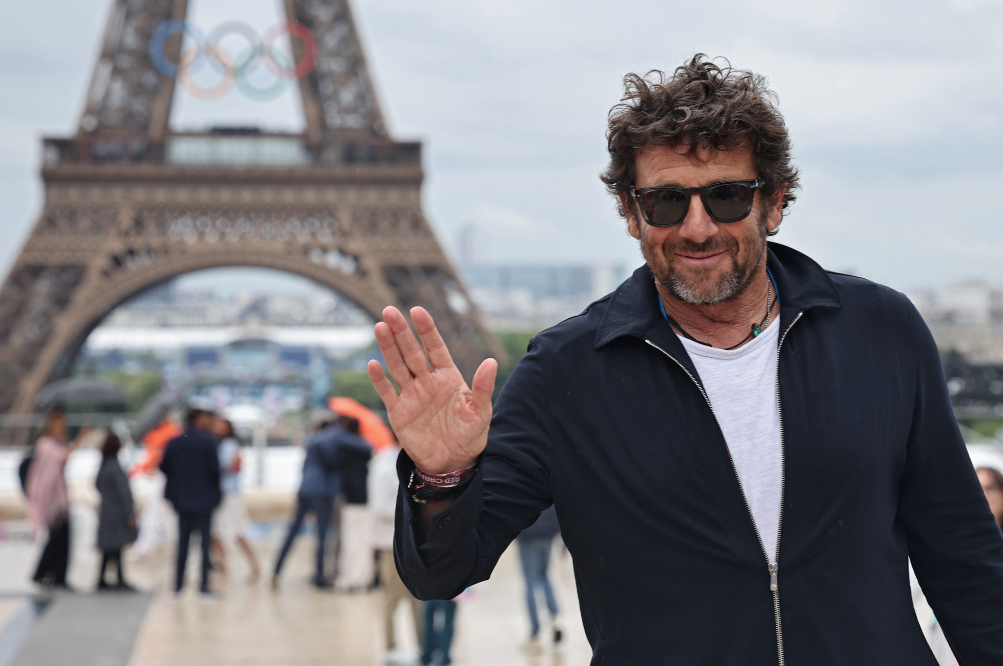 Affaire Patrick Bruel: Aperçu à l’étranger, le chanteur mis en examen voyageait légalement