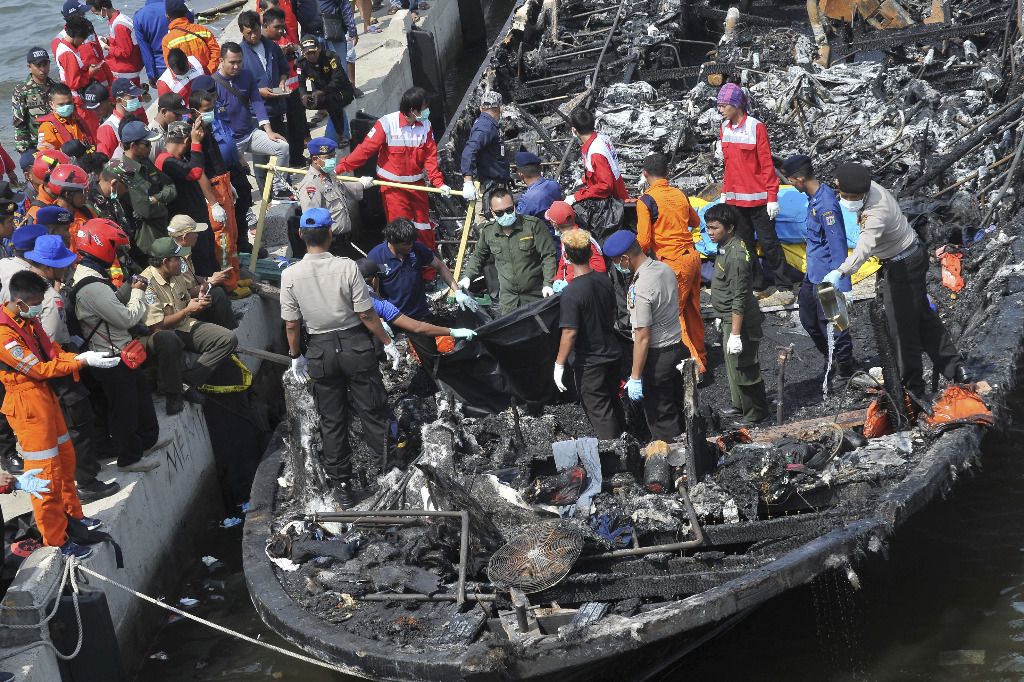 Capitaine arrêté après l'incendie d'un bateau