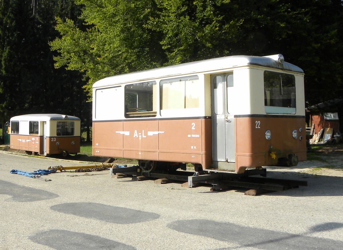 Les vieux wagons de la ligne Aigle-Leysin partent pour la France.