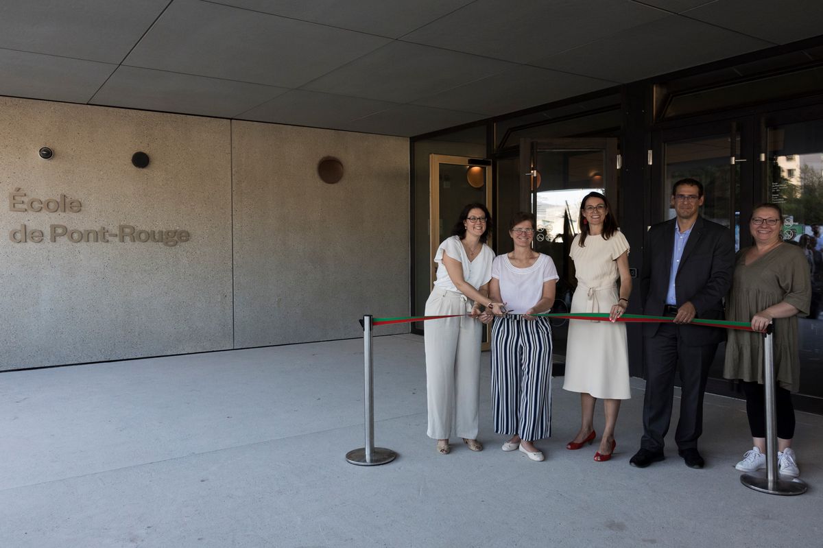 La conseillère administrative Salima Moyard, aux côtés de la maire de Lancy Corinne Gachet, la conseillère d’État Anne Hiltpold, le conseiller administratif Damien Bonfanti et la présidente du Conseil municipal de Lancy, Caroline Monod.